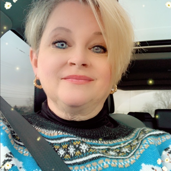 Meet your Posher, Sydnie - Picture 2 of 2